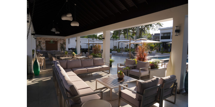 Poolside Lounge